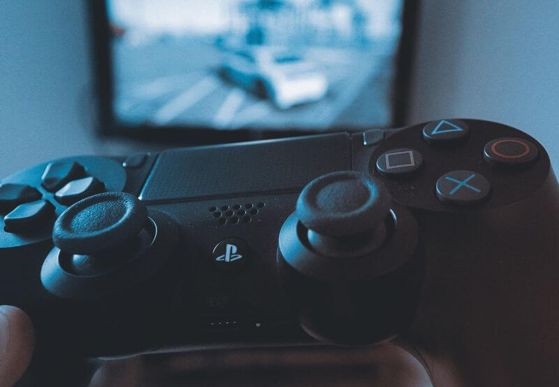 Jak podłączyć PS4 do monitora i głośników? [Poradnik PlayStation 4]