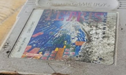 Wyciek baterii w starym kartridżu z grą – praktyczny poradnik i najważniejsze informacje