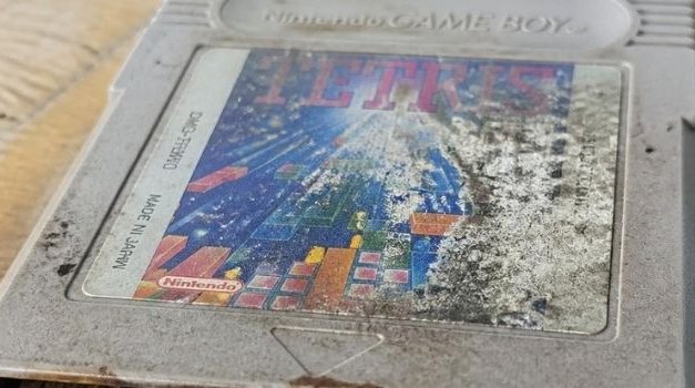 Wyciek baterii w starym kartridżu z grą – praktyczny poradnik i najważniejsze informacje