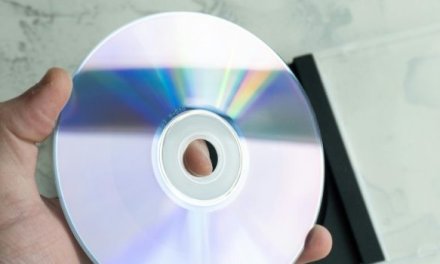 Jak bezpiecznie czyścić płyty Blu-ray z grami? Poradnik krok po kroku