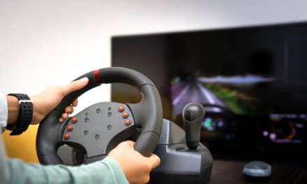 Kierownica z paskiem czy direct drive do konsoli – różnice, test i praktyczny wybór
