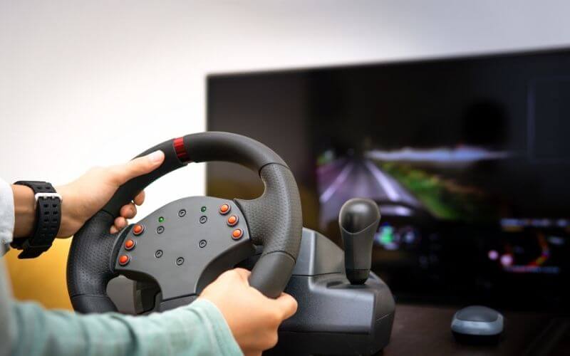 Kierownica z paskiem czy direct drive do konsoli – różnice, test i praktyczny wybór