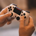 Kontroler dla małych dłoni do PS5 i Xbox – praktyczny poradnik